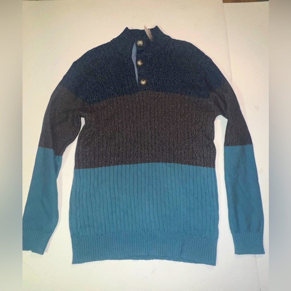 *33 Degrees Men’s Sweater Multicolor Size Medium - NWT - Three Button Collar